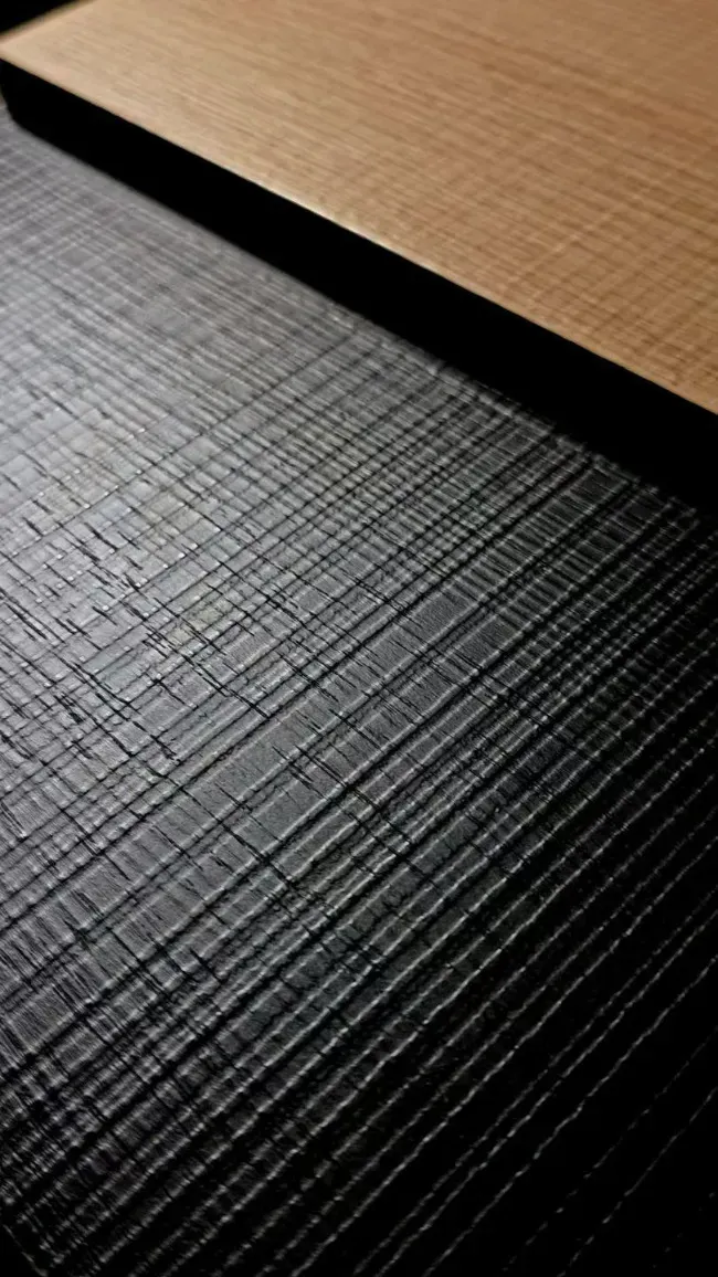 Tablero de melamina con diseño de madera YAKCO: redefiniendo la expresión espacial a través de una atrevida textura de dientes de sierra